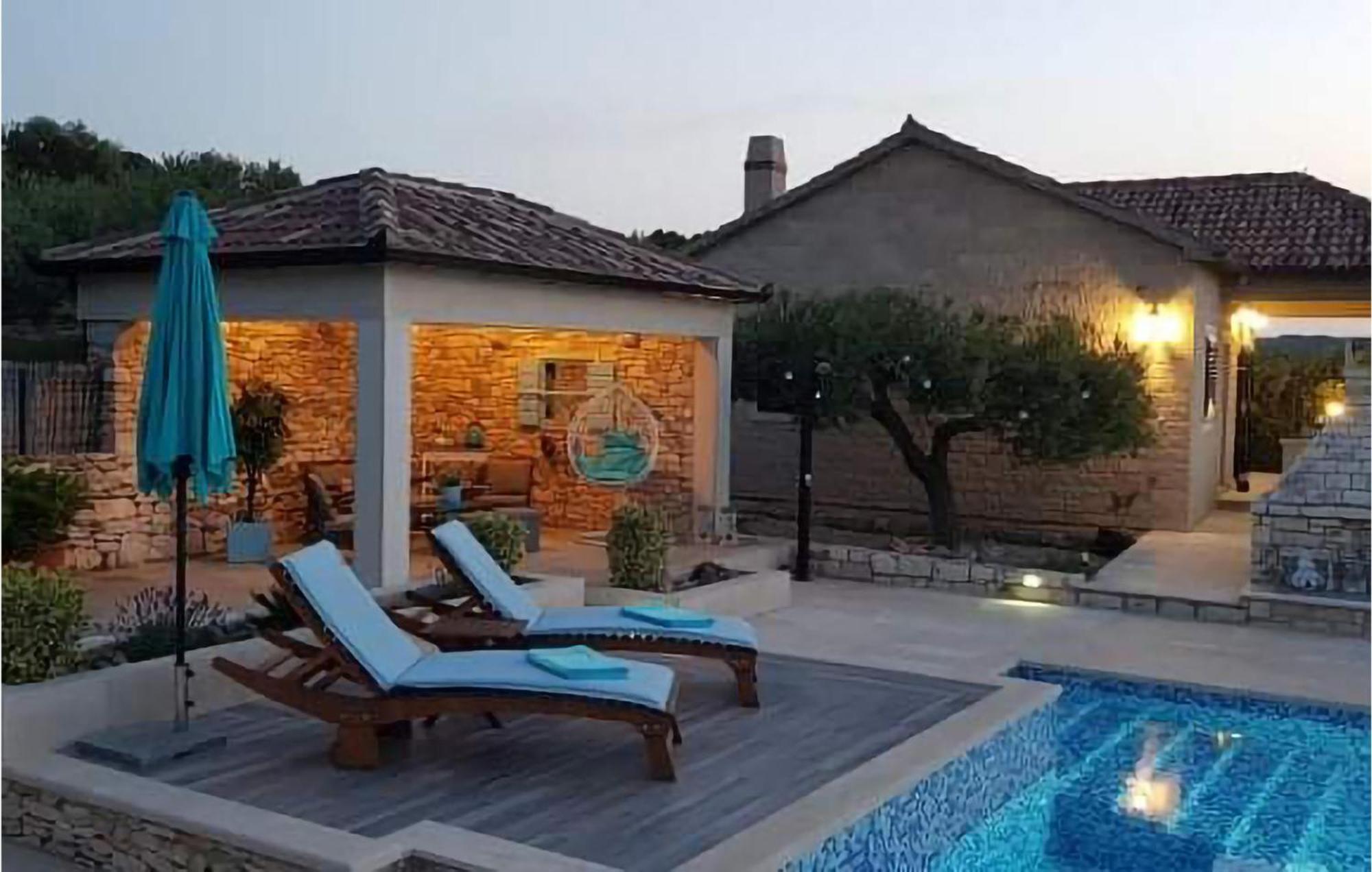 Pet Friendly Home In Postira With Wifi Exterior foto