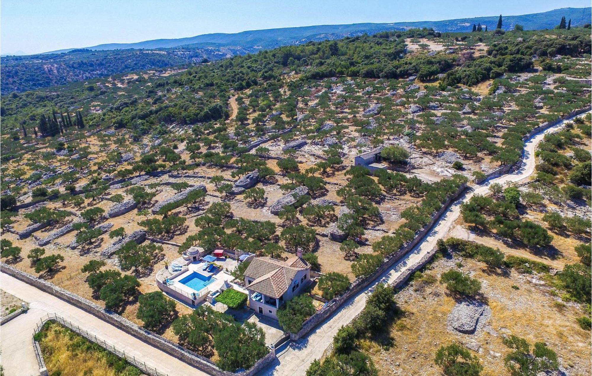 Pet Friendly Home In Postira With Wifi Exterior foto