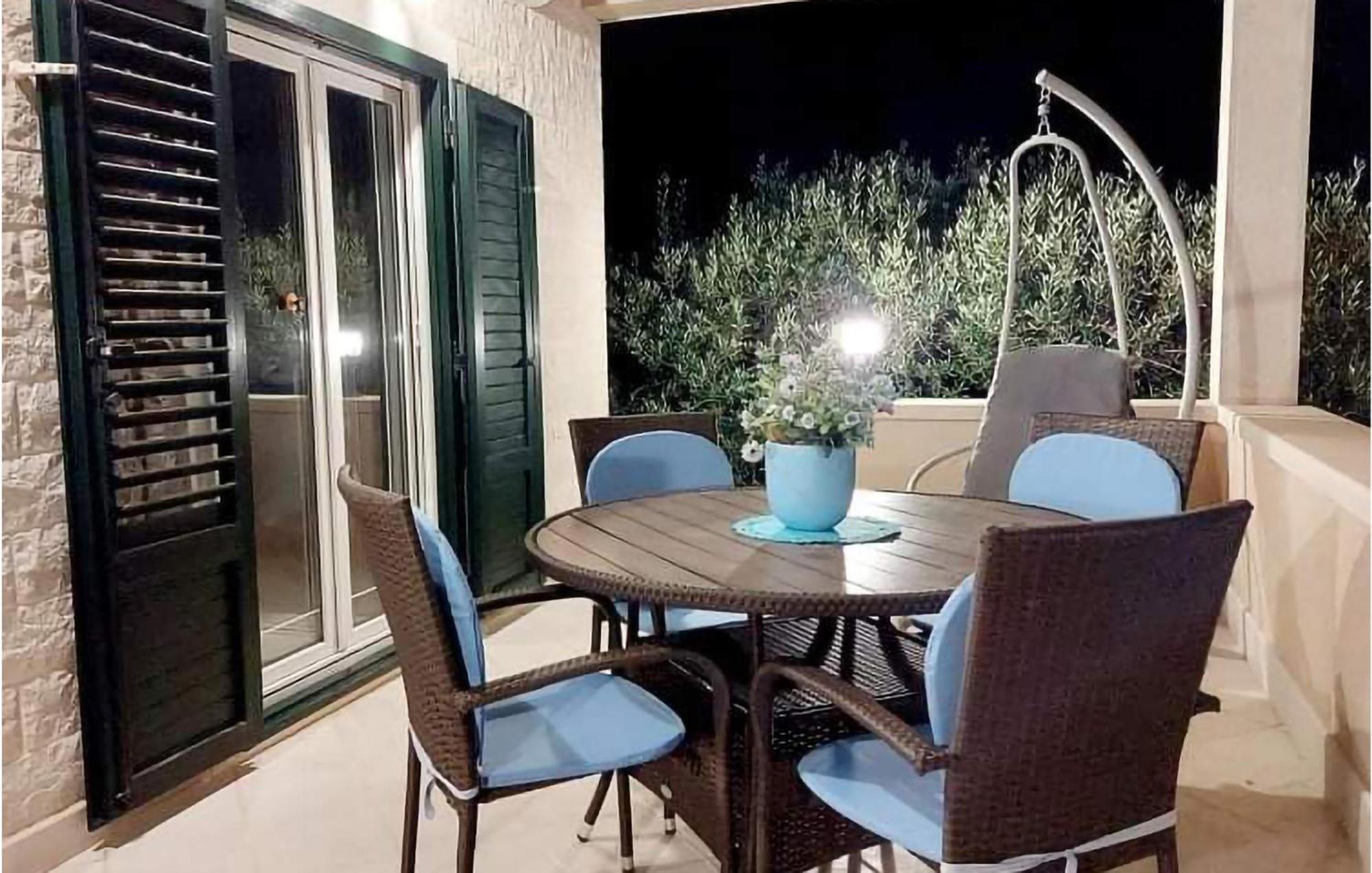 Pet Friendly Home In Postira With Wifi Exterior foto